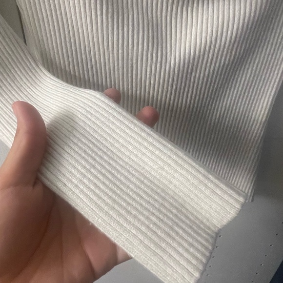 Cute! Off shoulder off white sweater from stitch and feather - Picture 2 of 5